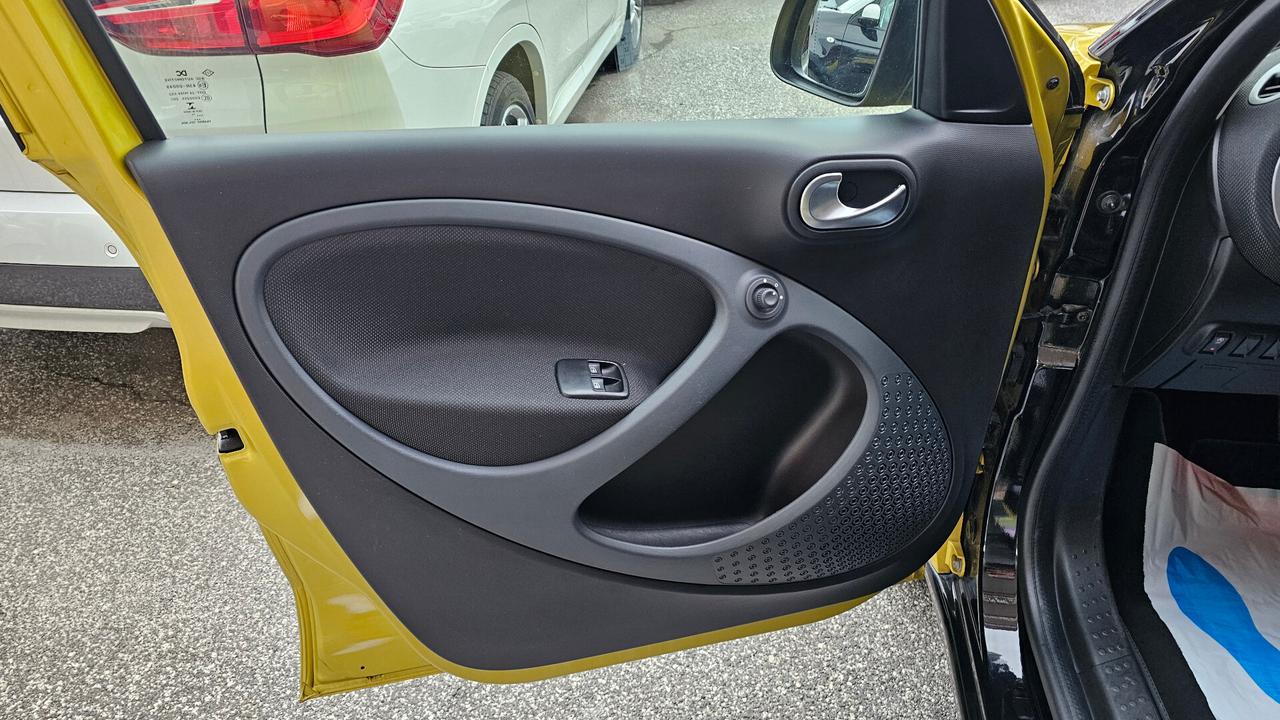 Smart ForFour 90 0.9 Turbo twinamic Passion UNIPRO NAV ANDROID TAGL UFF LED RETROCAM