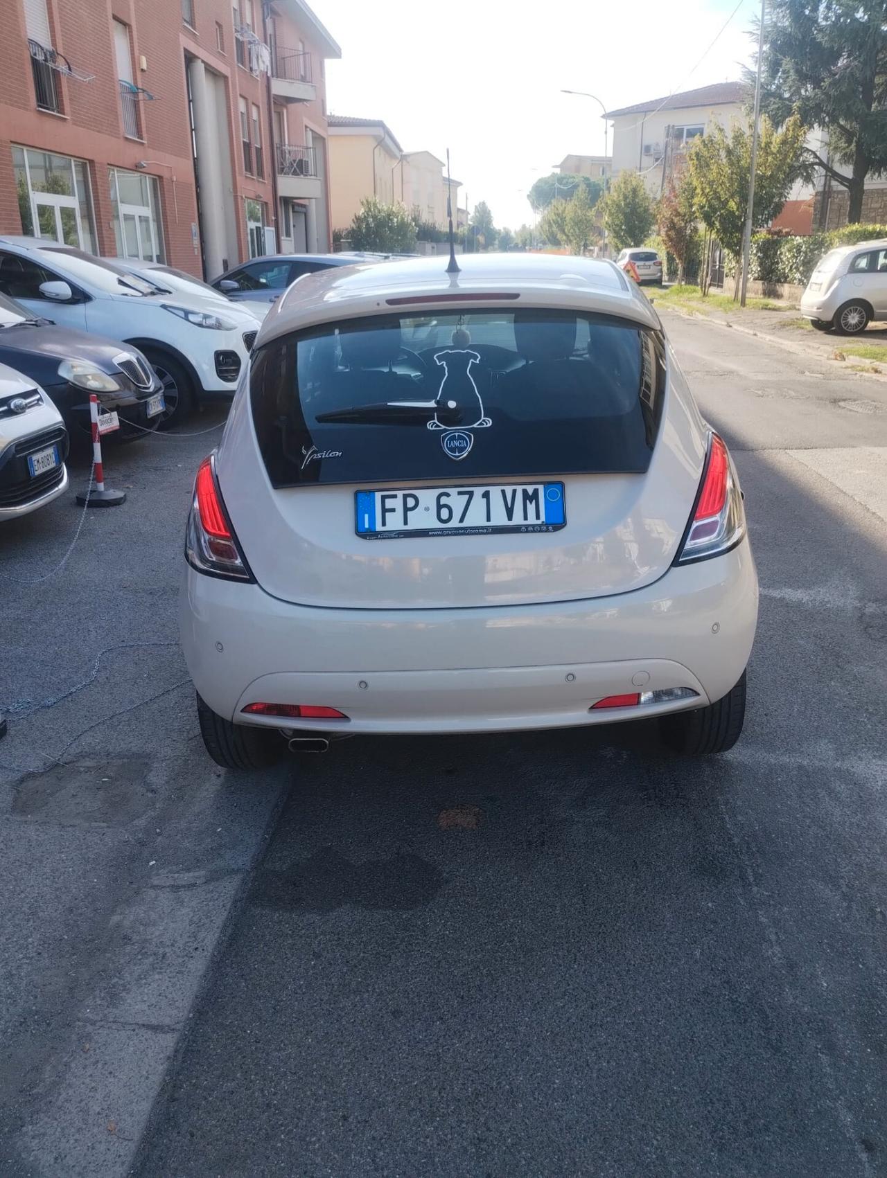 Lancia Ypsilon 1.2 69 CV 5 porte S&S Gold