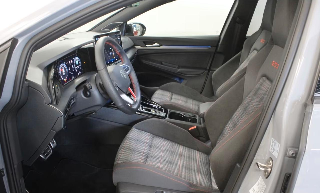 Volkswagen Golf GTI 2.0 TSI DSG 8.5 Black Style 19 AHK TETTO