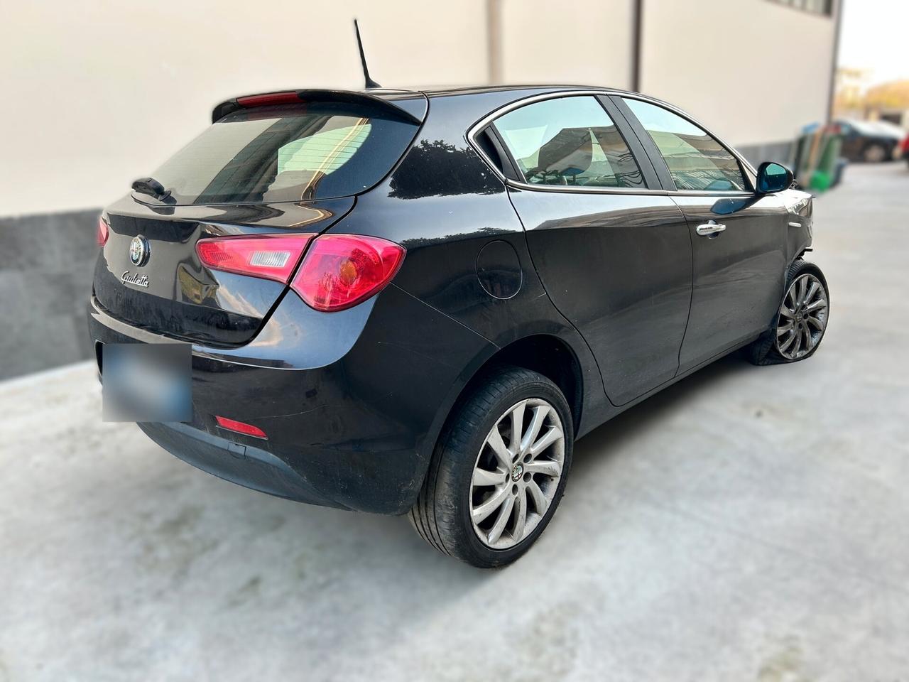 Alfa Giulietta 1.6 JTD 105CV - 2015 Incidentata