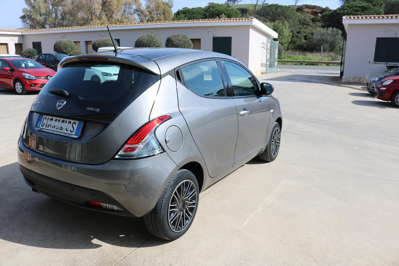 Lancia Ypsilon 1.0 FireFly 5 porte S&S Hybrid Gold
