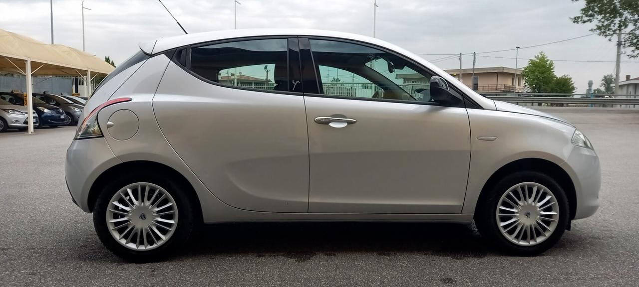 Lancia Ypsilon Benzina cc. 1.242 - 5 Porte 5 Posti UTILIZZABILE ANCHE PER I NEOPATENTATI.