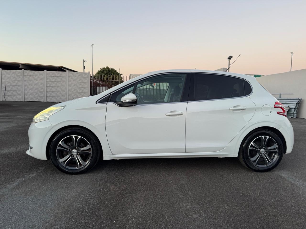 Peugeot 208 1.2 VTi 82 CV Unico proprietario 60.000 Km Certificati