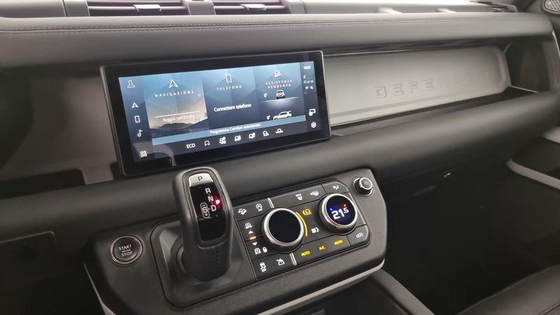 Land Rover Defender 3.0D I6 250 110 SE AWD auto.