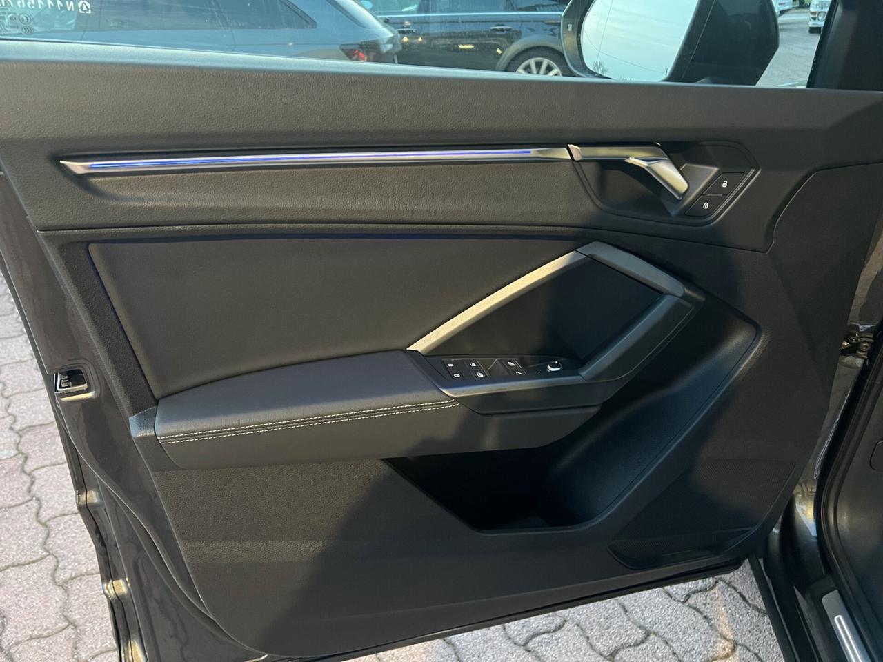 Audi Q3 Sportback 35 tdi s-tronic, S-line, 19", Look nero