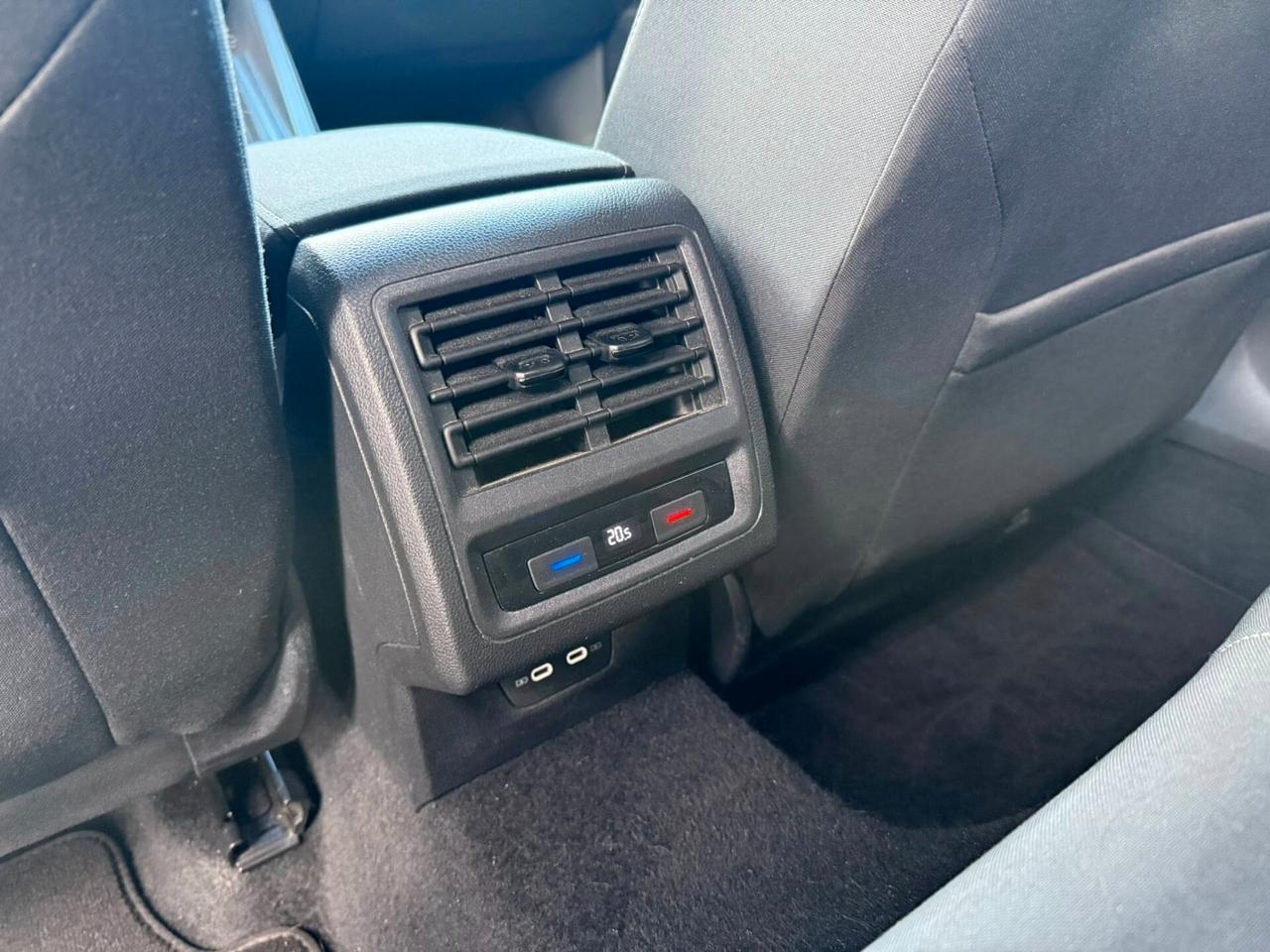 Volkswagen Golf 2.0 TDI -DSG- LUCI S-LED