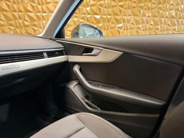 Audi A4 Avant 40 TDI quattro S tronic Business