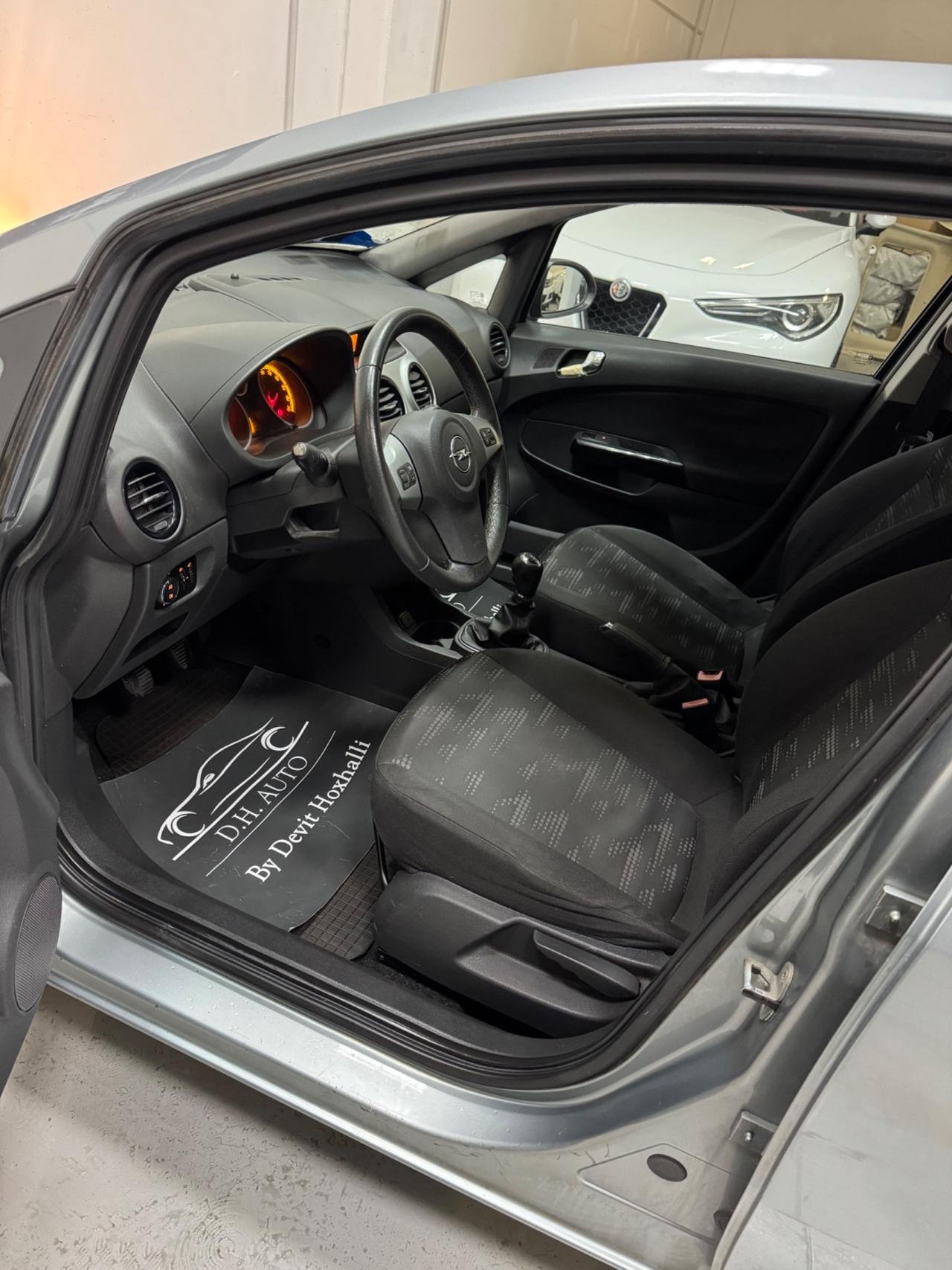 Opel Corsa 1.2 5 porte Cosmo