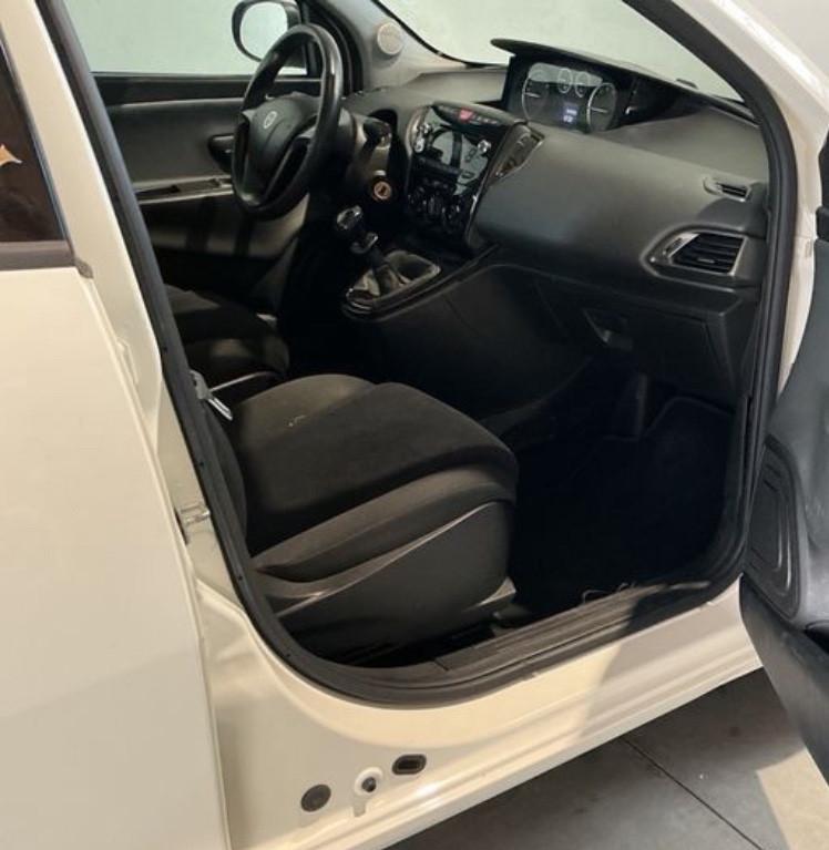 Lancia Ypsilon 1.2 69 CV 5 porte S&S Gold
