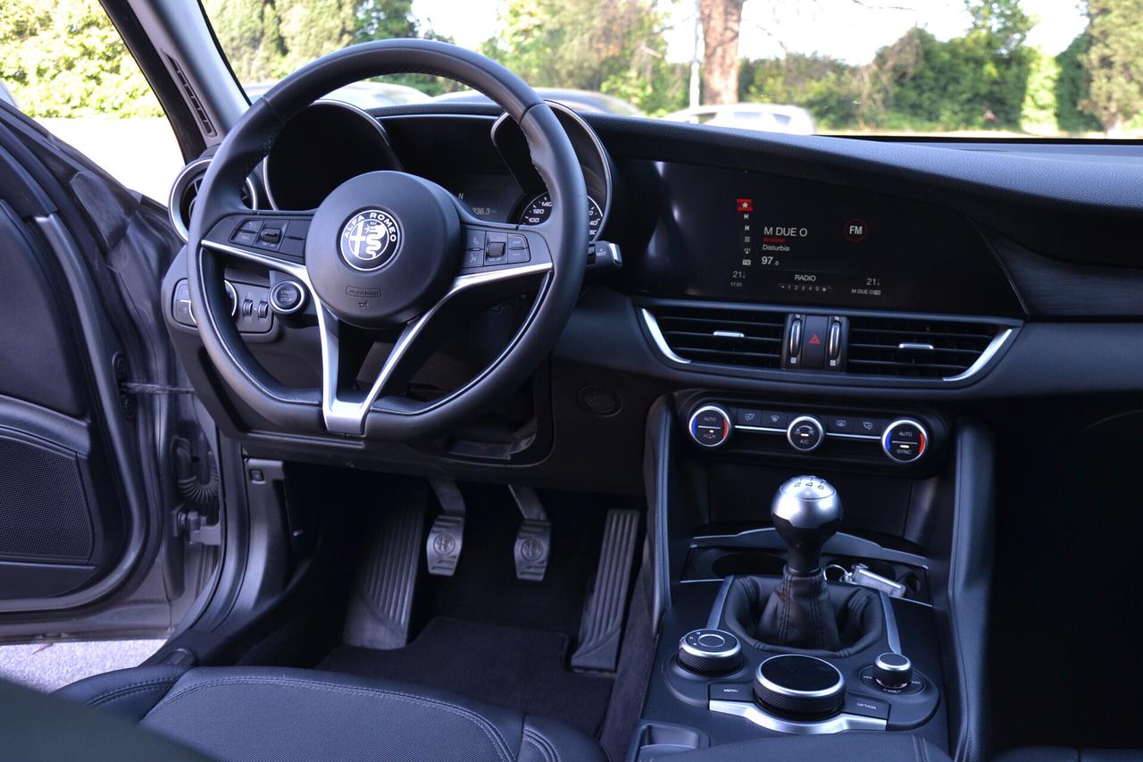 Alfa Romeo Giulia 2.2 180CV 6M SUPER ***PREZZO REALE**UNIPRO'**