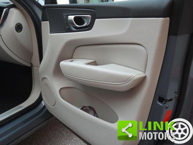 VOLVO XC60 B4 (d) AWD automatico Plus Dark ben tenuta