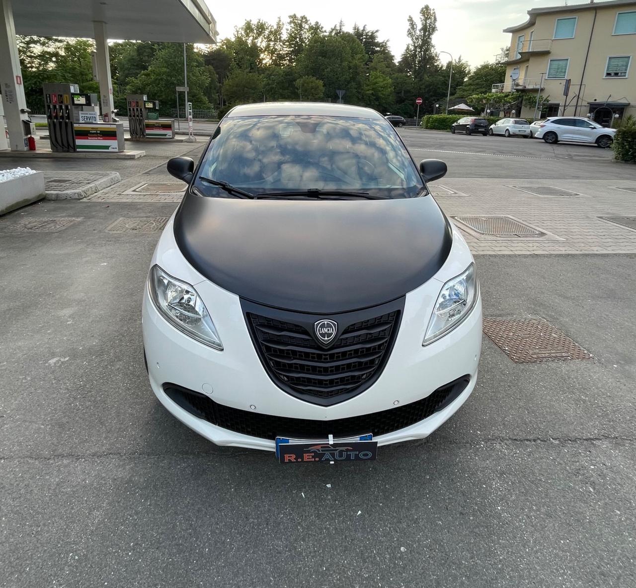 Lancia Ypsilon S 1.2 GPL momo design