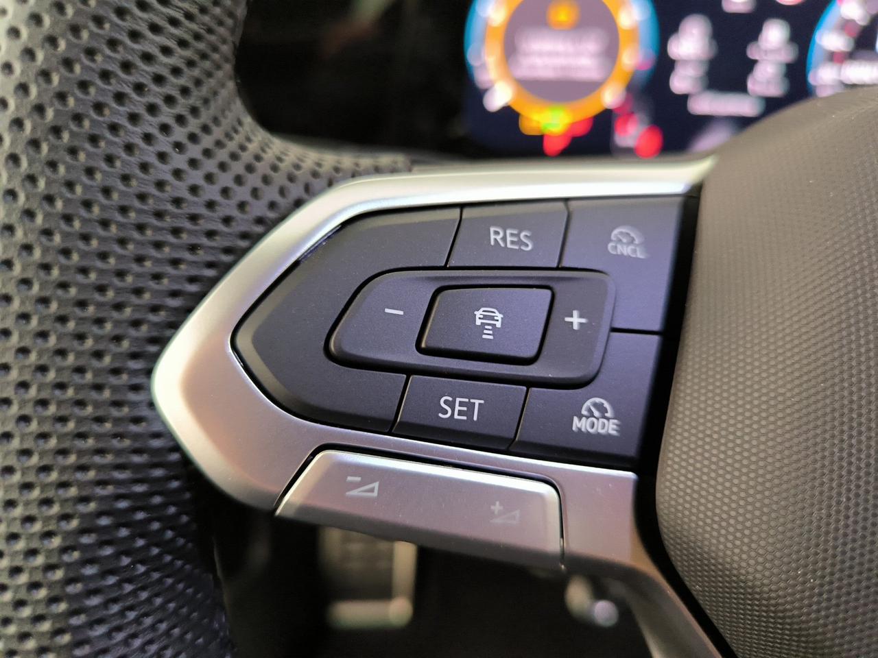 Volkswagen Golf 1.5 etsi r-line plus 150cv dsg