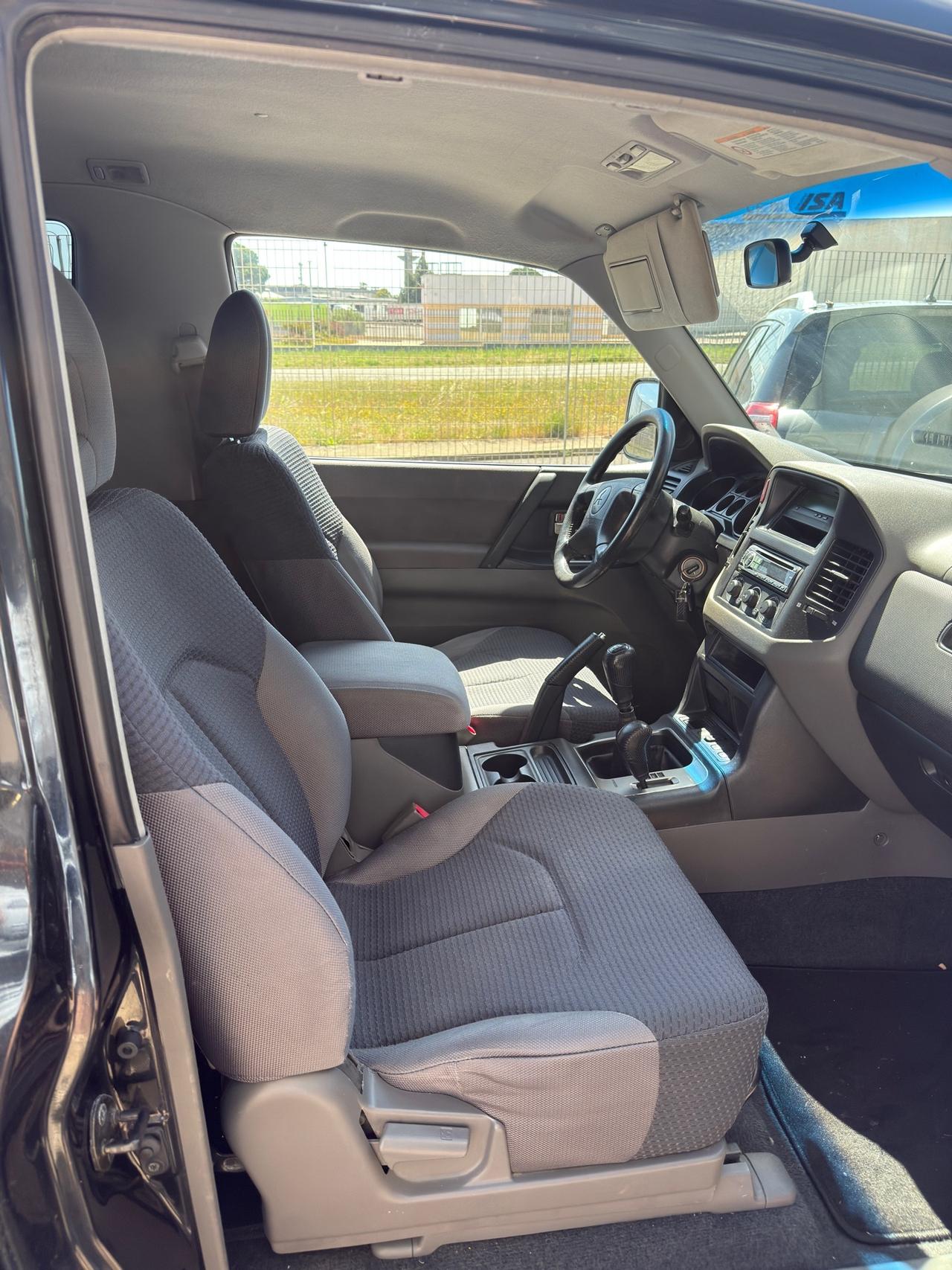 Mitsubishi Pajero 3.2 16V DI-D 3p. GLX my03"