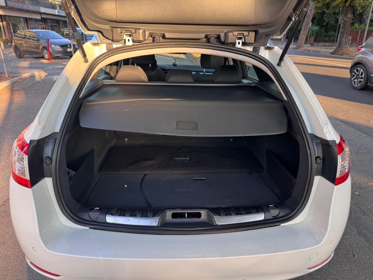 Peugeot 5008 1.6 e-HDi 115CV S&S garanzia 12 mesi
