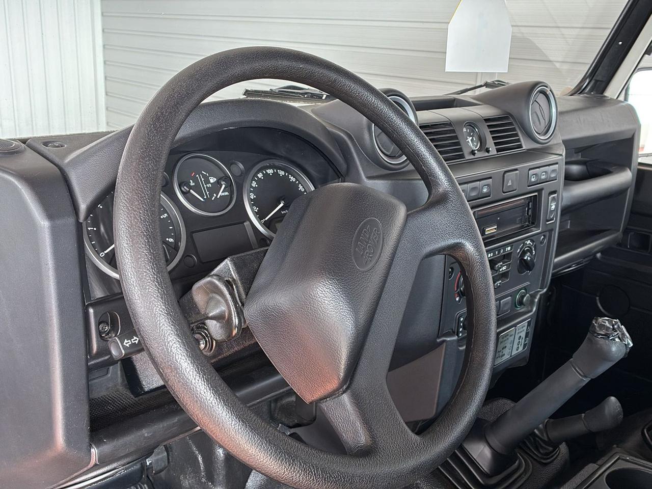 Land Rover Defender 2.4 td se sw