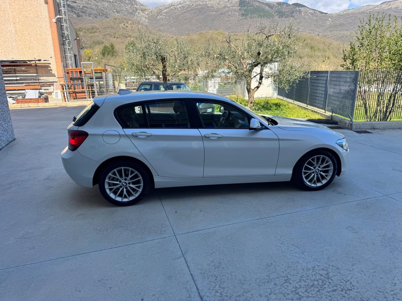 Bmw 118 118d 5p. Unique