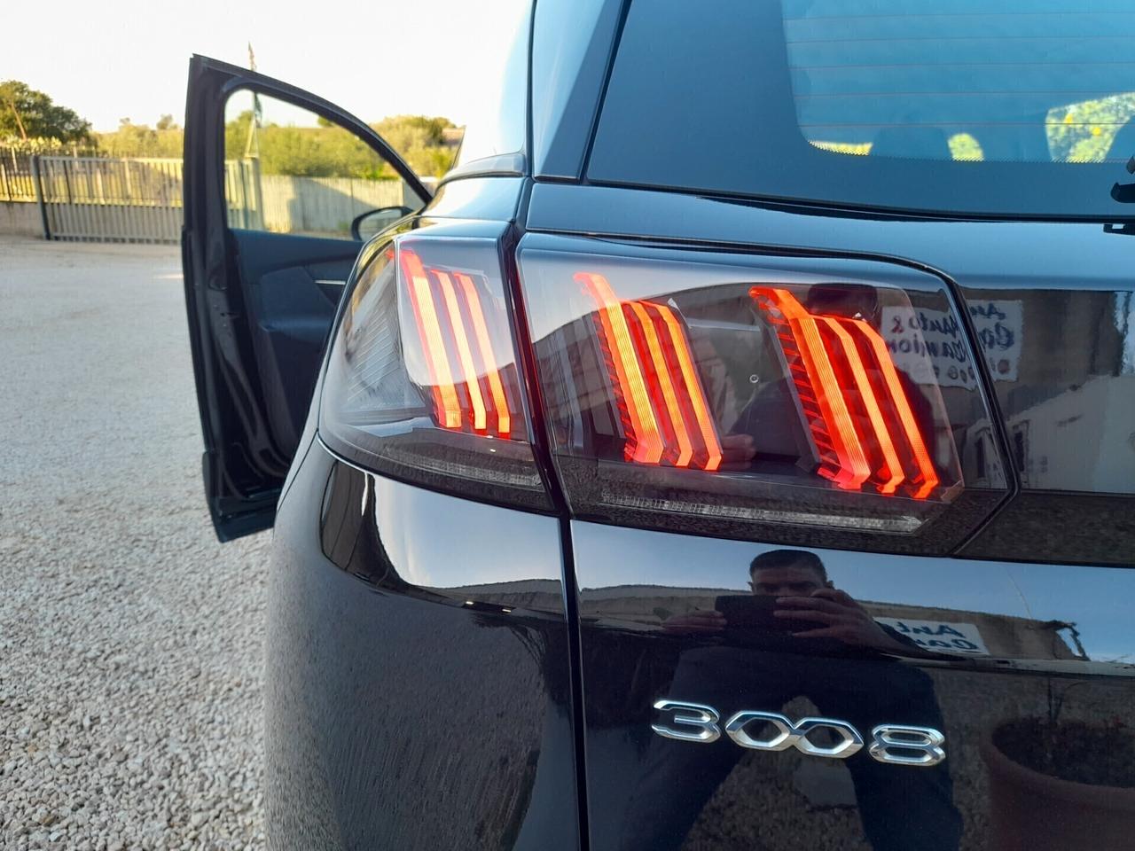 Peugeot 3008 BlueHDi 130 CAMBIO MANUALE ANNO 2022