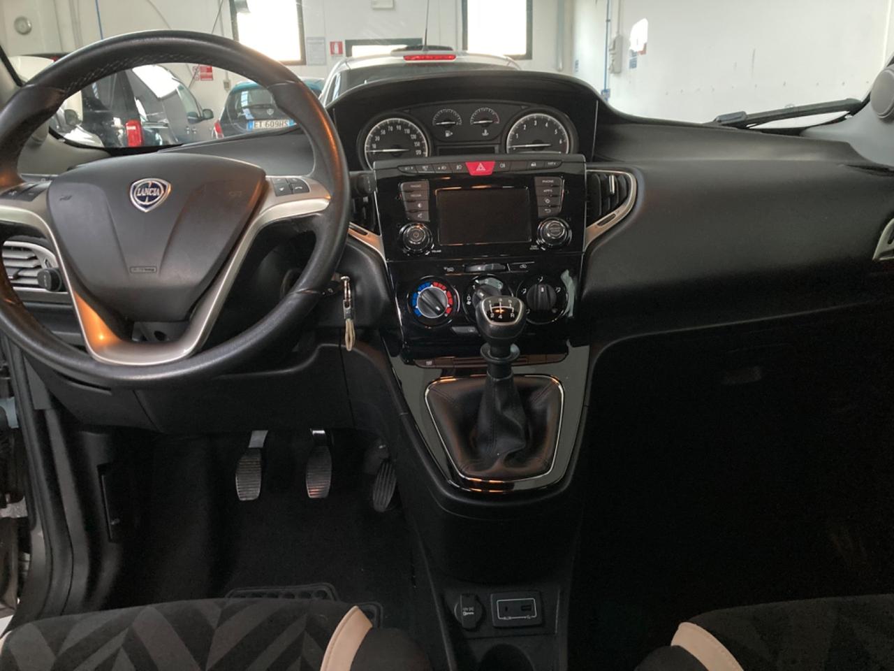 Lancia Ypsilon 1.2 69 CV 5 porte Gold per neopatentati