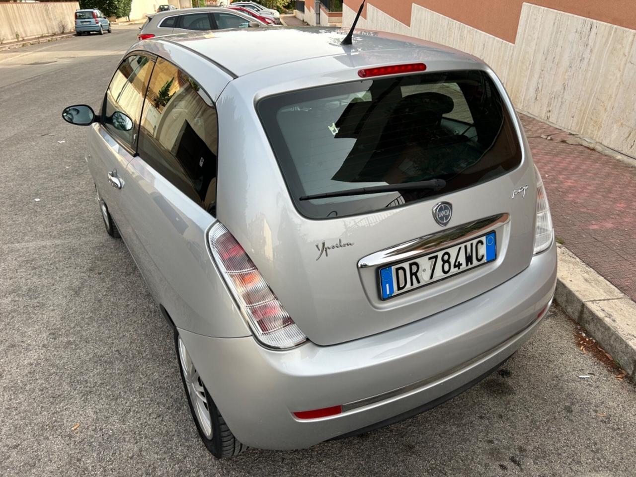 Lancia Ypsilon 1.3 MJT 75 CV Platino