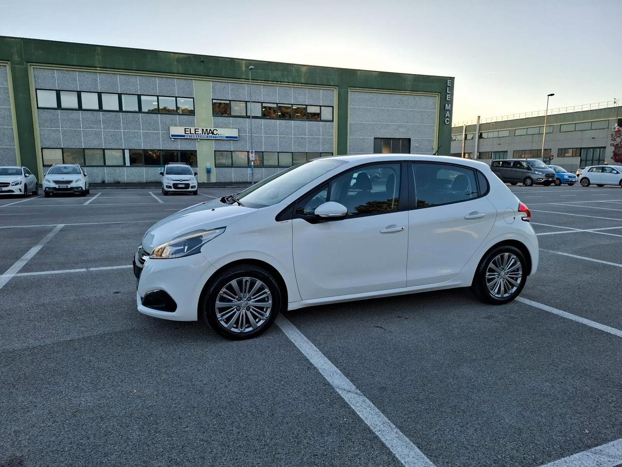 Peugeot 208 PureTech 82 5 porte Allure