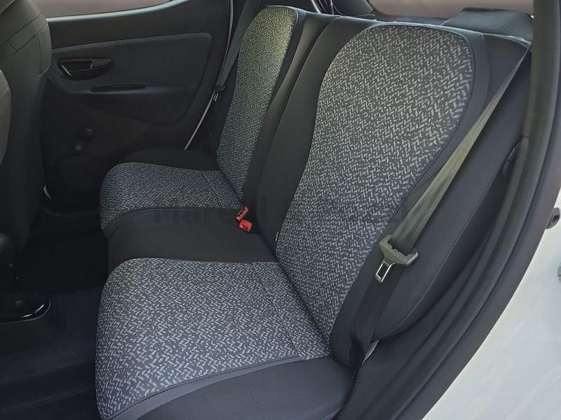 Lancia Ypsilon Ypsilon 1.0 FireFly 5 porte S&S Hybrid Silver