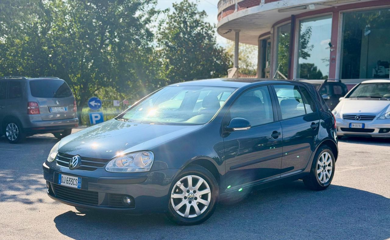 Volkswagen Golf 1,6 benzina km 120,000 ok neopatentati ! ! B