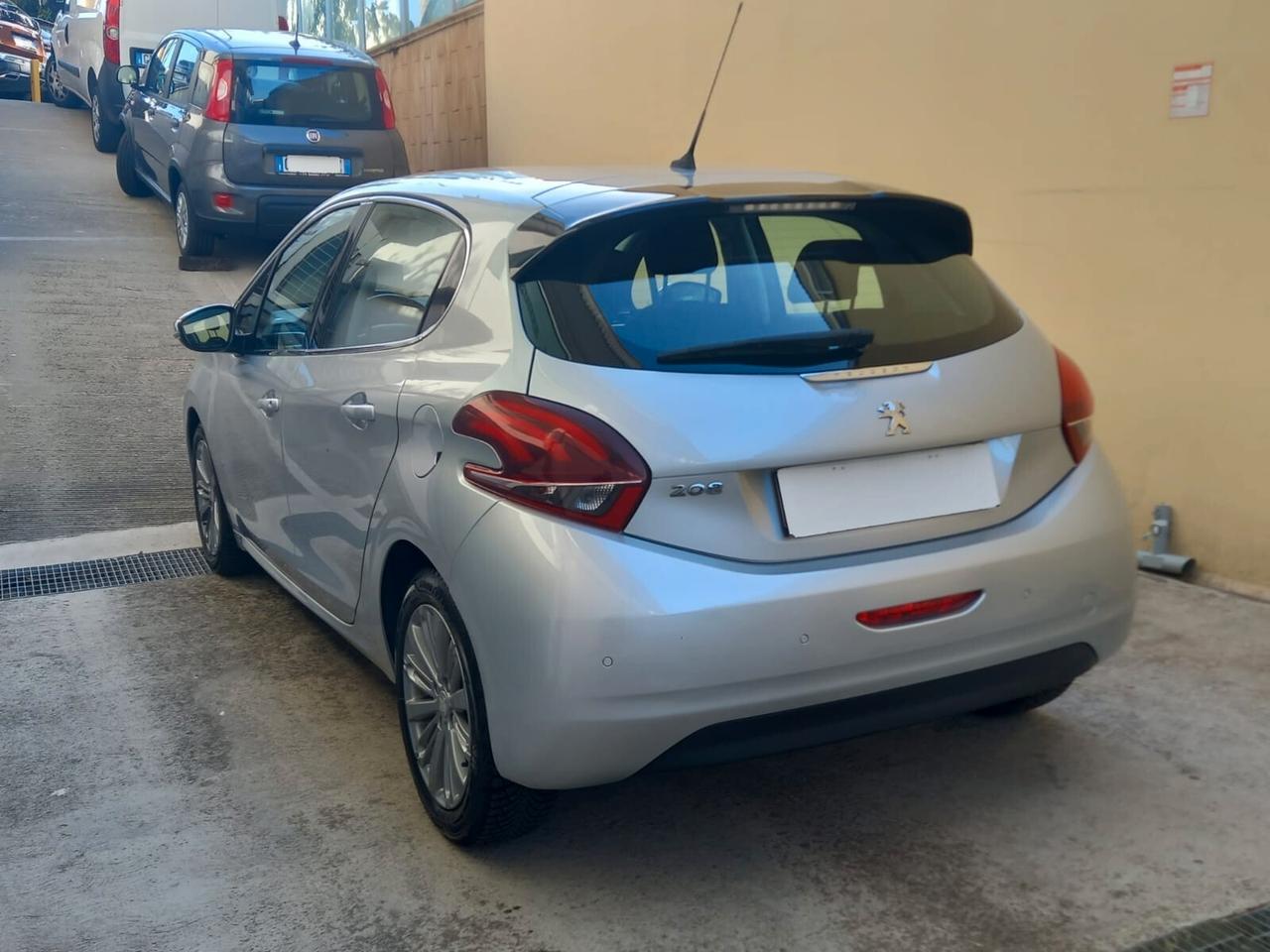 Peugeot 208 BlueHDi 100 5 porte Allure