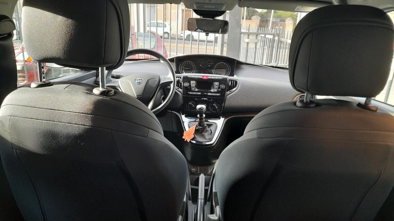 Lancia Ypsilon 1.0 FireFly 5 porte S&S Hybrid Silver A 169€ AL MESE
