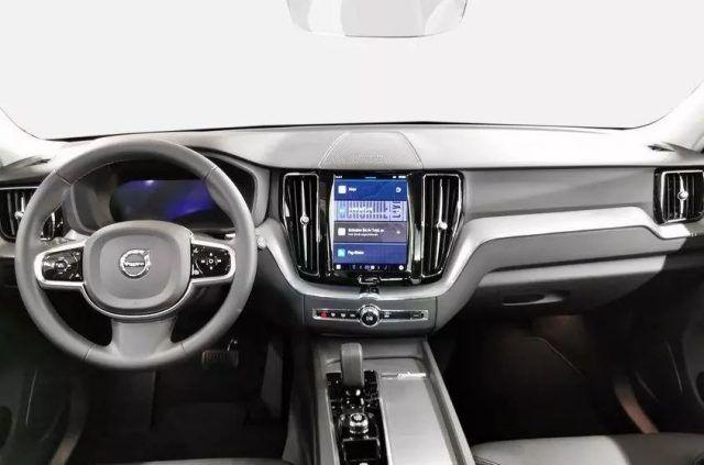 VOLVO XC60 B4 (d) AWD automatico Plus Dark N1Autocarro