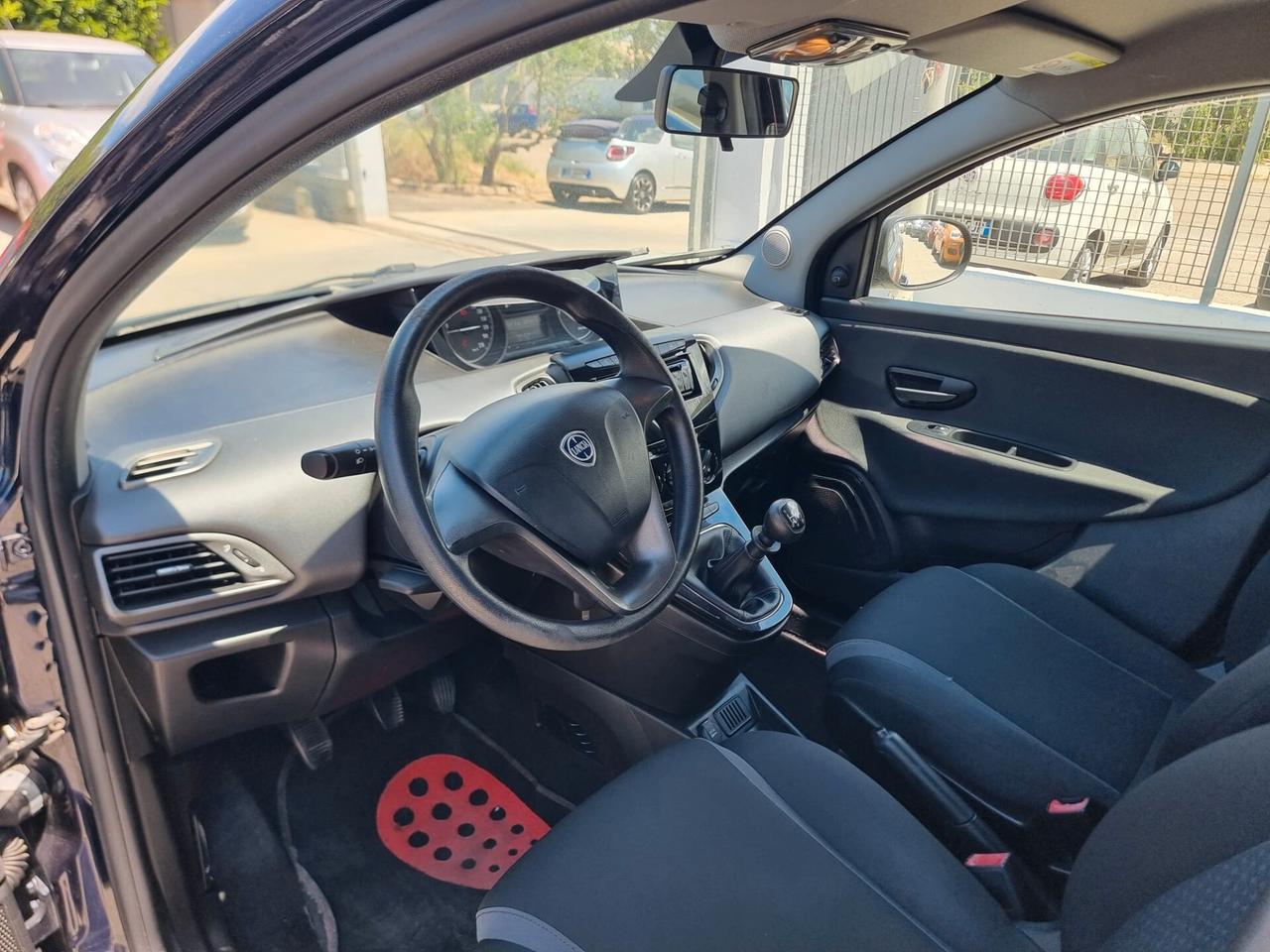 Lancia Ypsilon 1.2 69 CV 5 porte Silver KM 64000