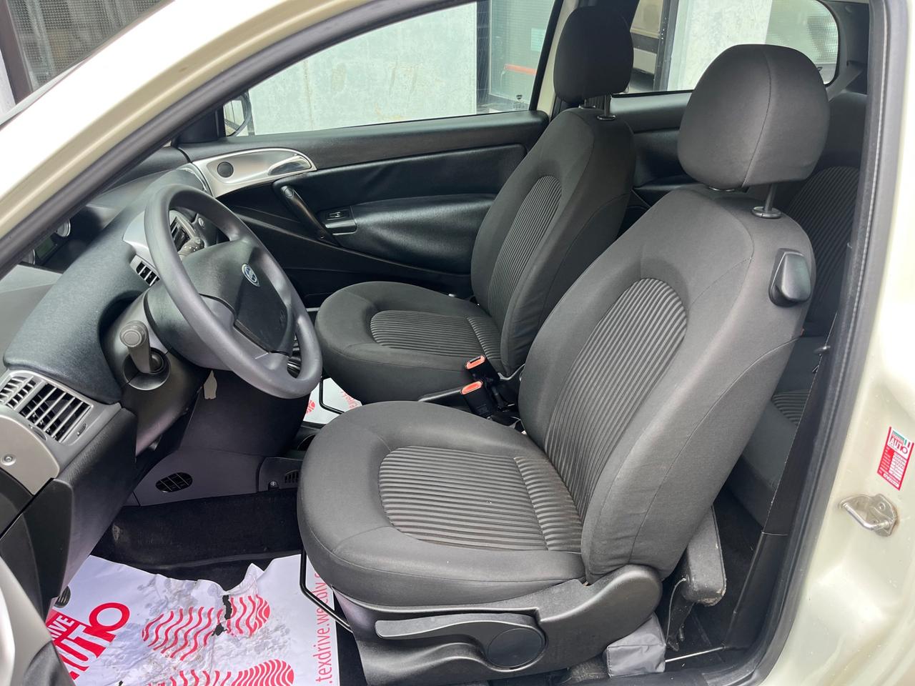 Lancia Ypsilon 1.4 16V Platino