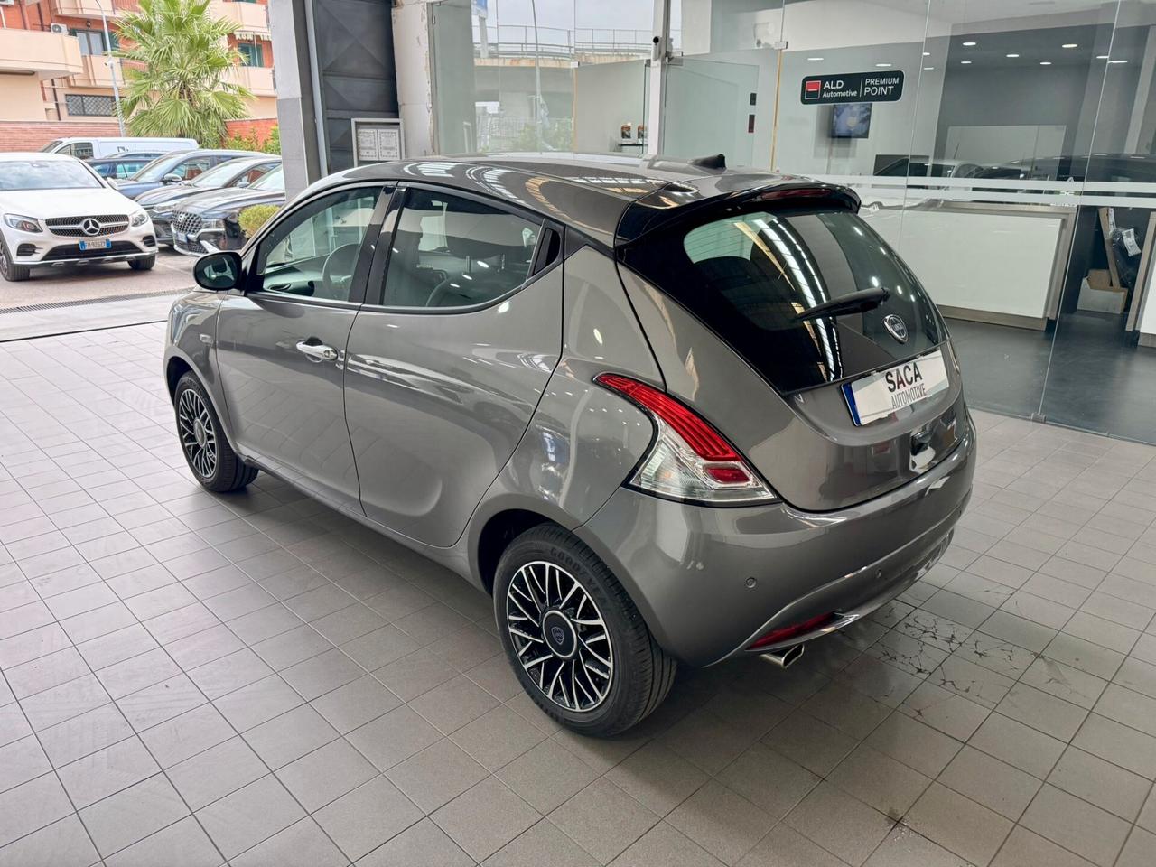 Lancia Ypsilon 1.0 Hybrid Platino -2024