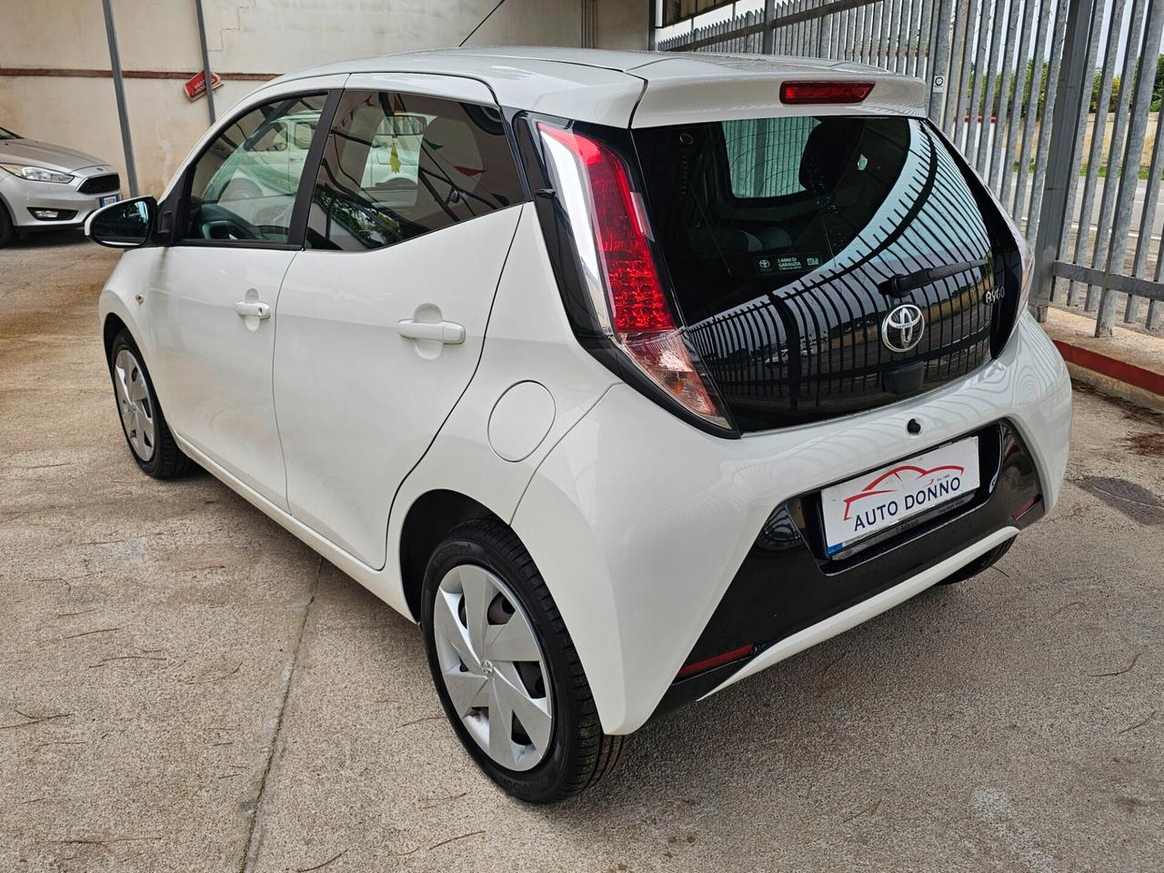 Toyota Aygo 1.0 VVT-i 69 CV 5 porte x-play