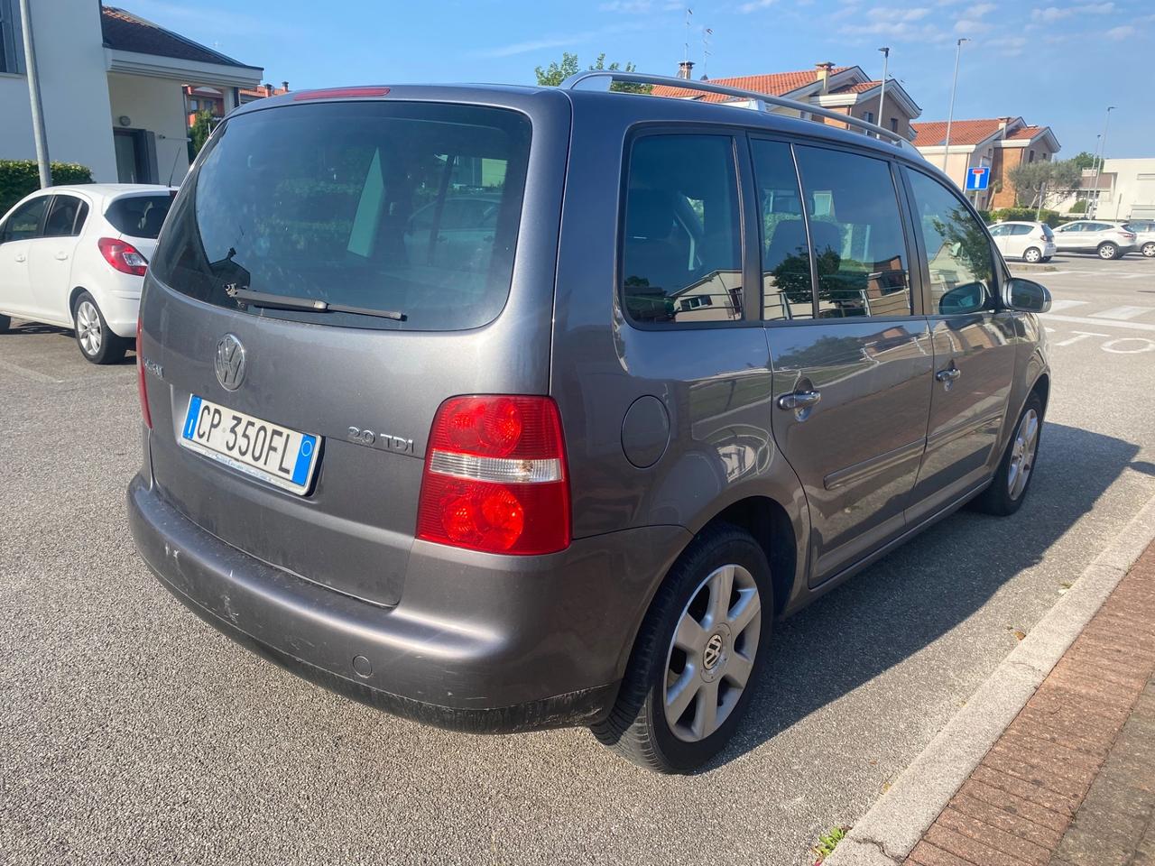 Volkswagen Touran 2.0 16V TDI DSG Highline