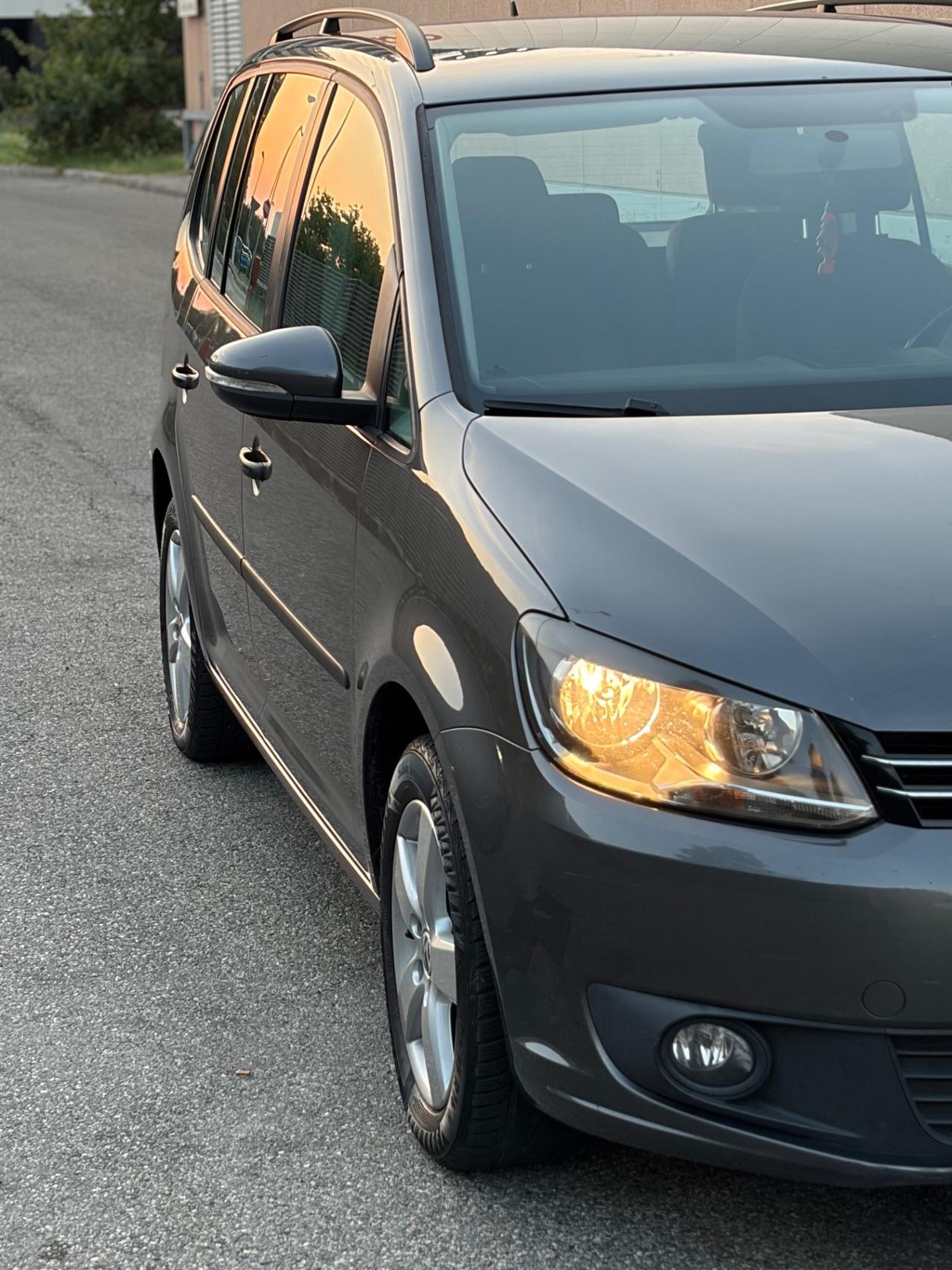 Vw TOURAN 1.6d 6 marce 7 posti anno 2013 pronta per viaggiare neopatentati