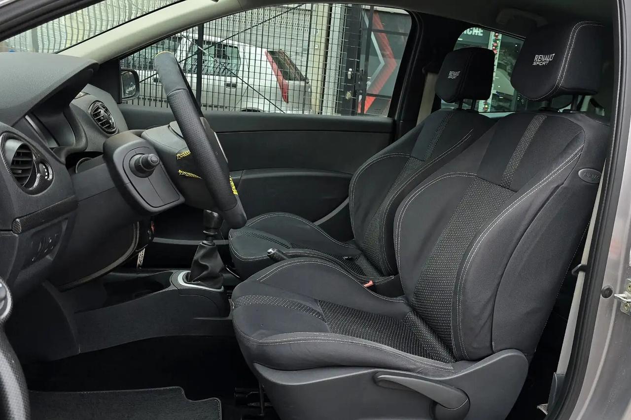 Renault Clio 2.0 16V 200CV 3 porte RS - Vettura di interesse Storico e Collezionistico
