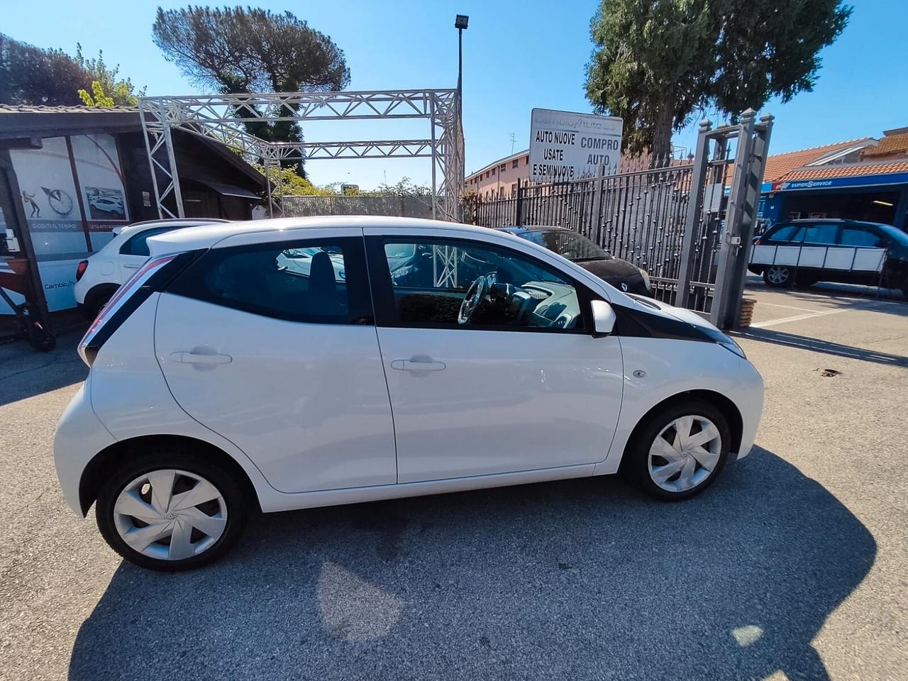Toyota Aygo 1.0 VVT-i 69 CV 5 porte x-clusiv