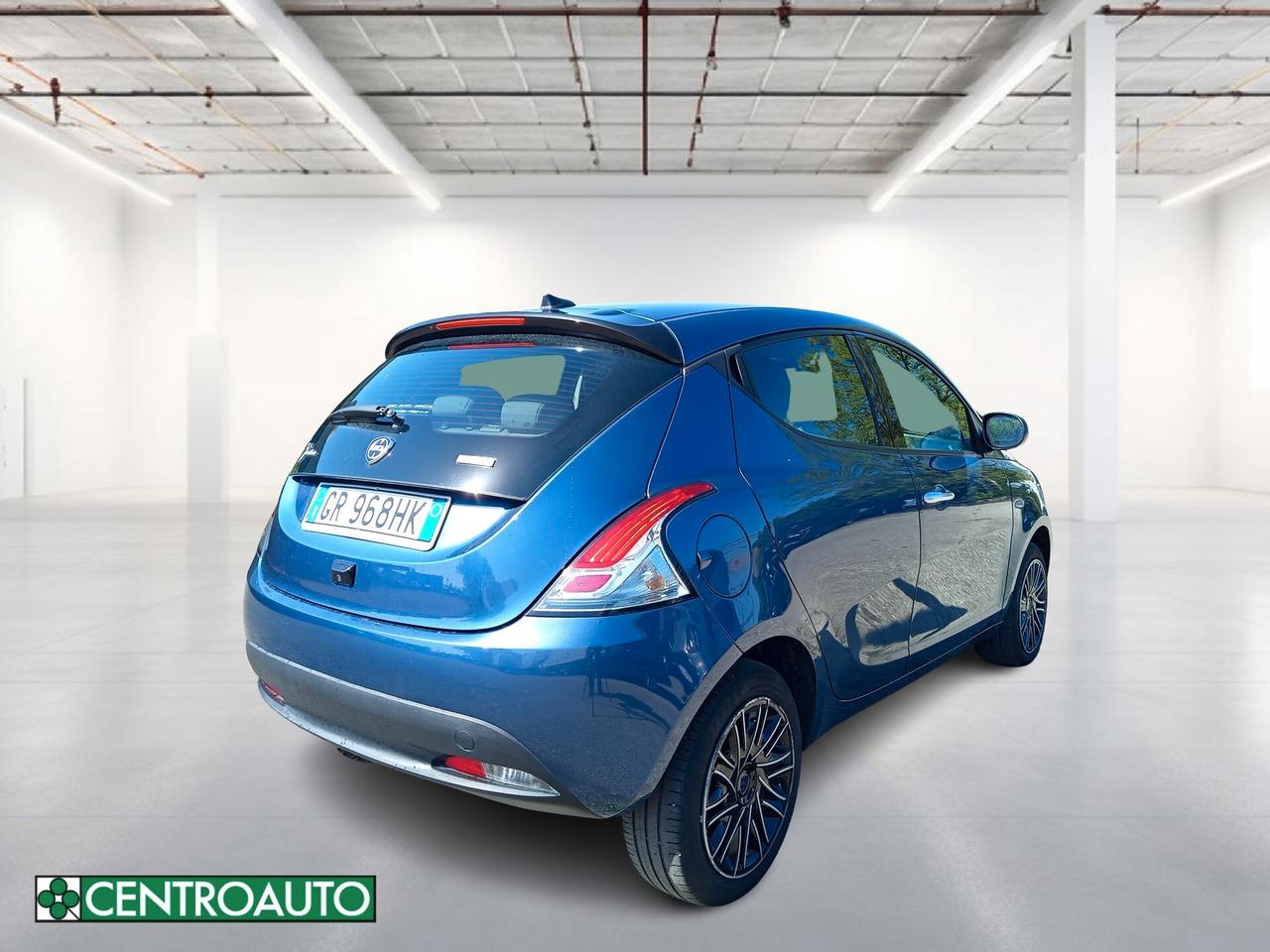 Lancia Ypsilon 1.0 FireFly 5 porte S&S Hybrid Gold