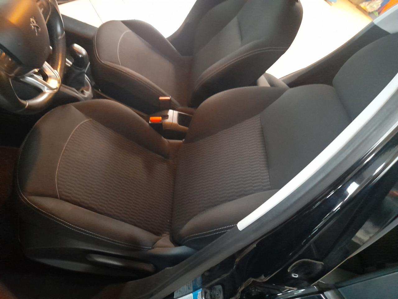 Peugeot 208 PureTech 82 5 porte Allure