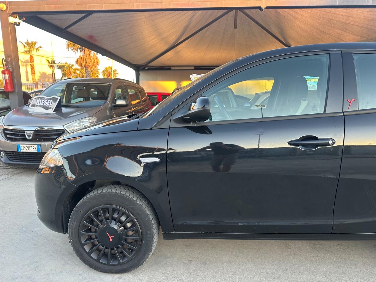 Lancia YPSILON 0.9 METANO ELEFANTINO 2015