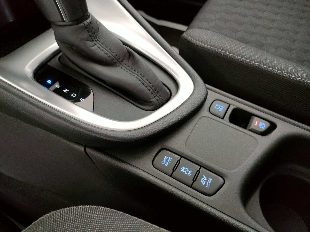 TOYOTA Yaris IV 2020 - Yaris 1.5h Active