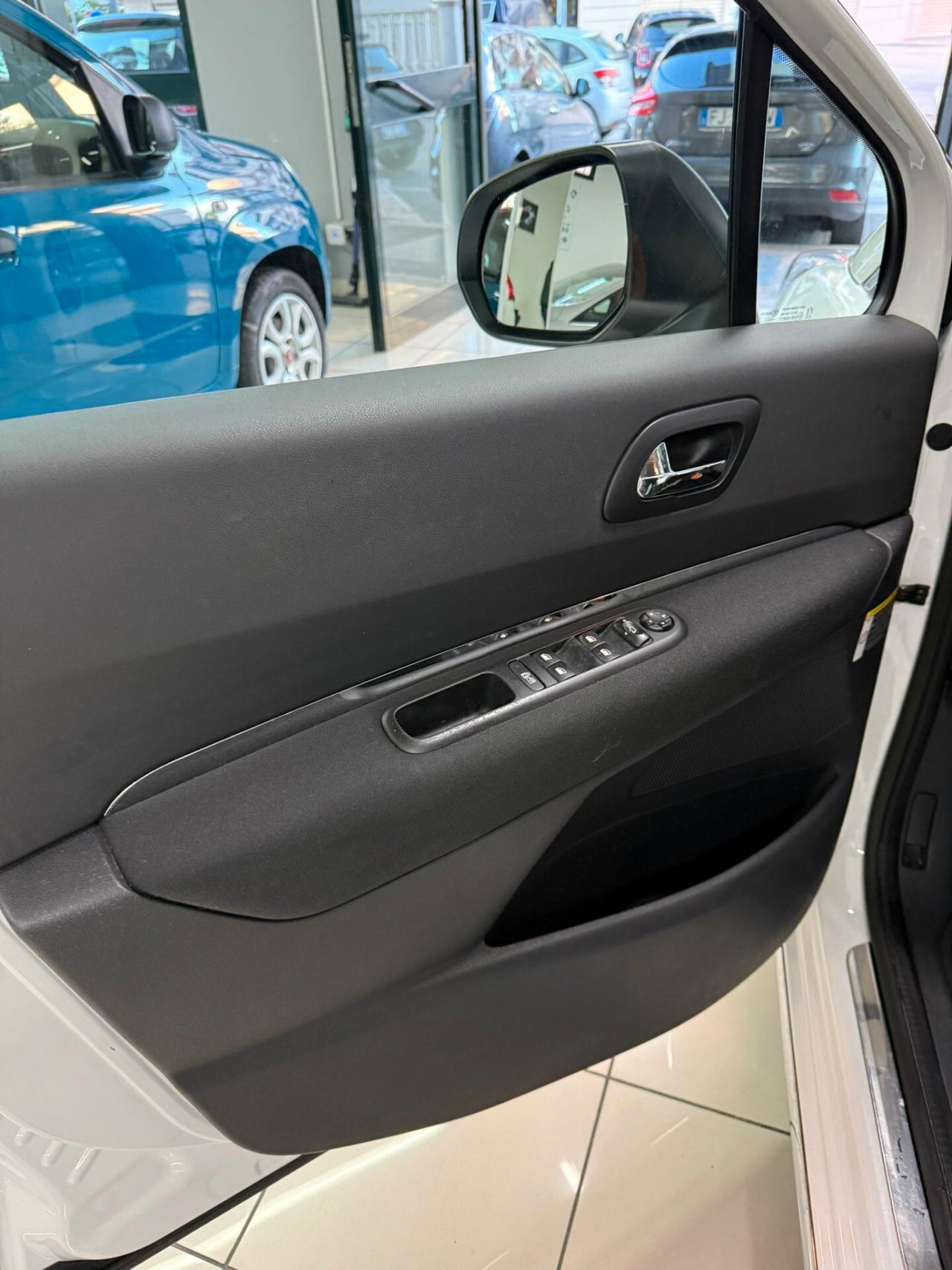 Peugeot 3008 1.6 HDi 115CV Allure