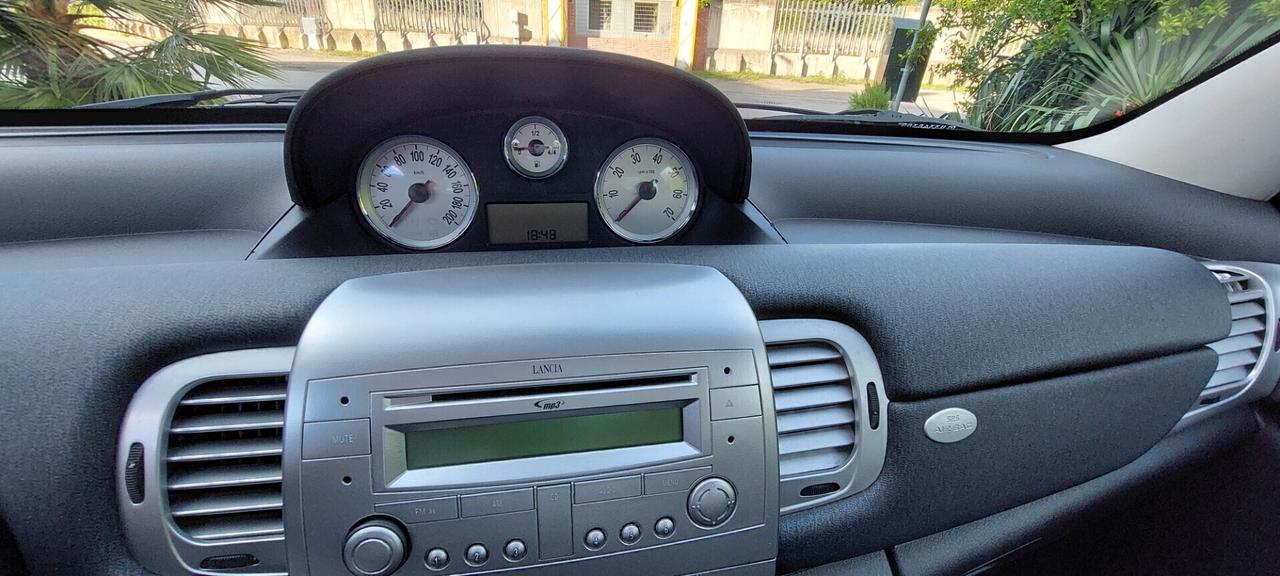 YPSILON MODELLO DIVA 1,3 MTJ DIESEL 75 CV RESTAYLING AUX PER NEOPATENTATI IMPECCABILE
