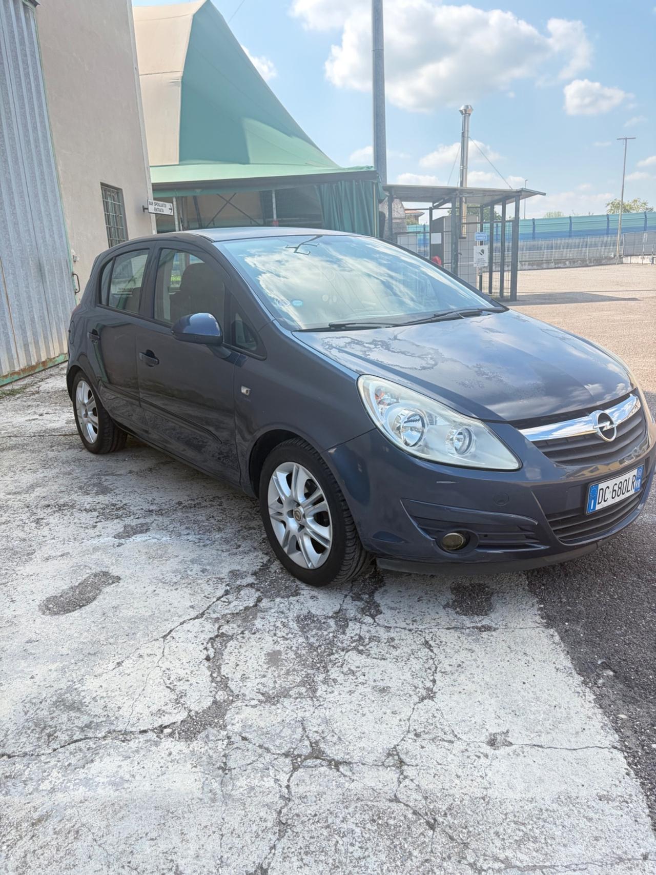 Opel Corsa 1.2 5 porte Cosmo Neopatentati