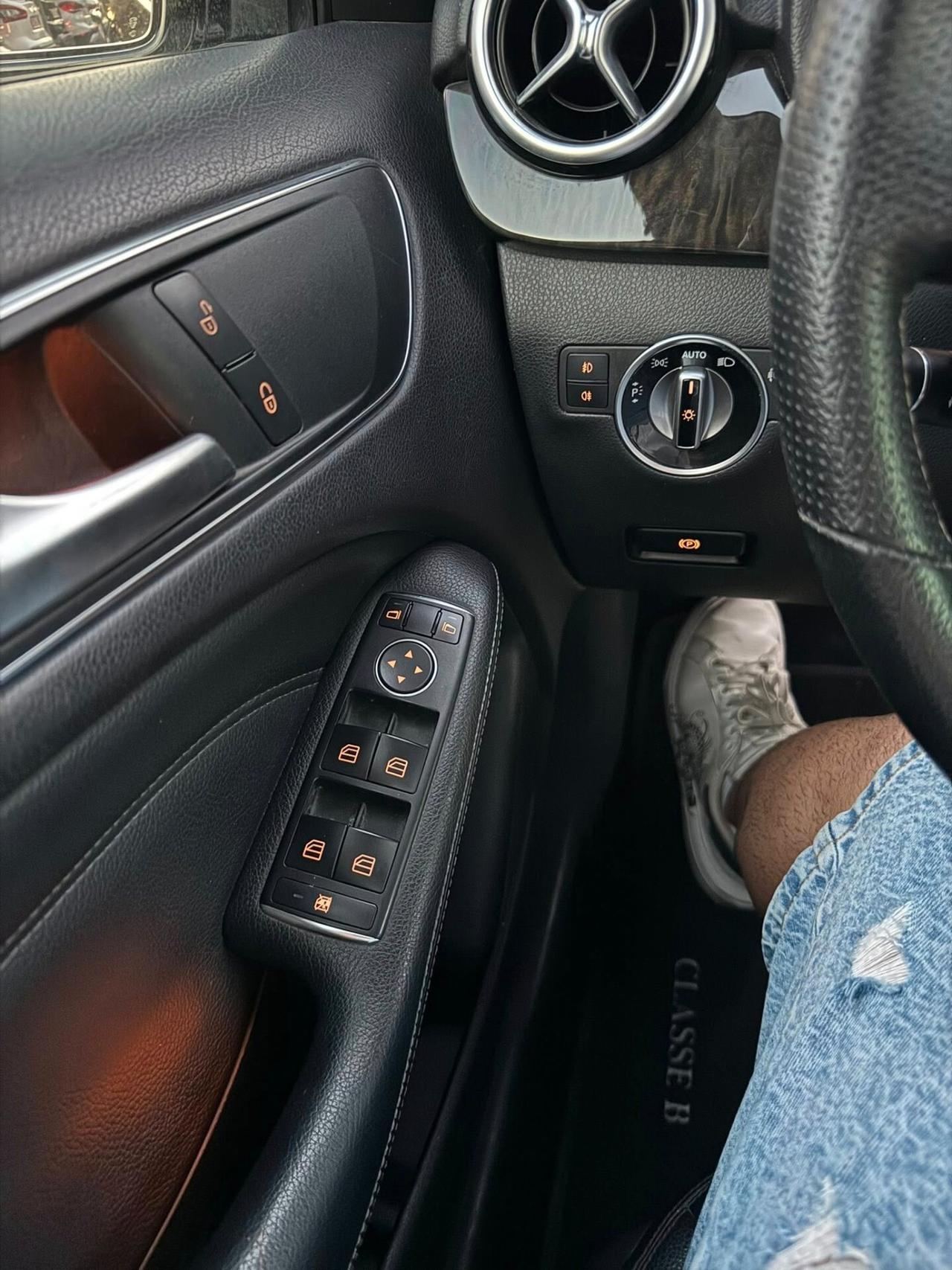 MERCEDES B180d SPORT