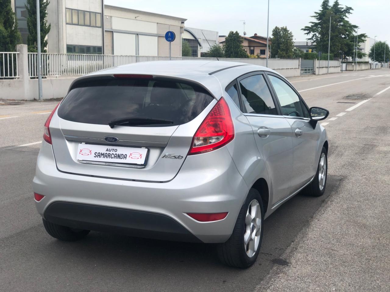 Ford Fiesta 1.4 5 porte Bz.- GPL Titanium 2010