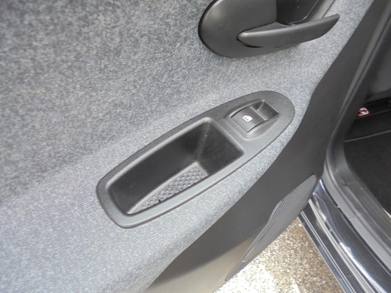 Lancia Ypsilon 1.0 FireFly 5 porte S&S Hybrid Silver