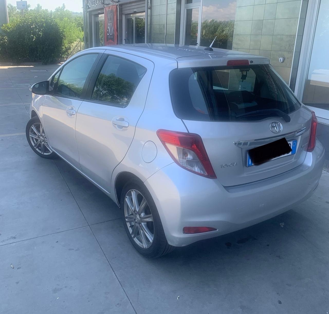 Toyota Yaris 1.3 5 porte Lounge 110000km