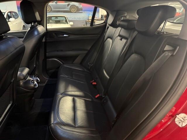 Alfa Romeo Stelvio 2.2 Turbodiesel 180 CV AT8 Q4 Business